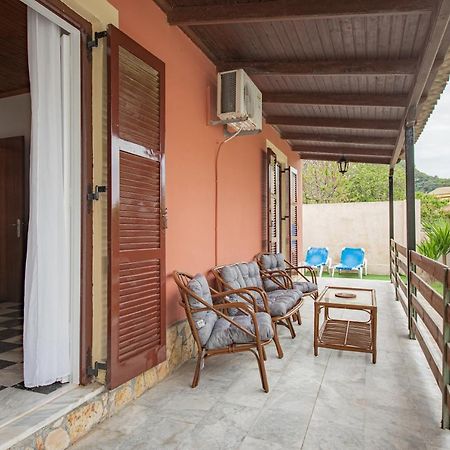Villa Popi On The Beach Of Agios Gordios Агиос-Гордиос Экстерьер фото