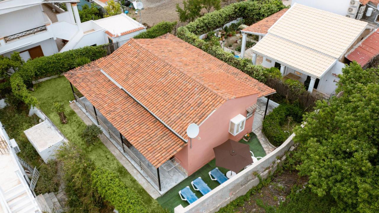 Villa Popi On The Beach Of Agios Gordios Агиос-Гордиос Экстерьер фото