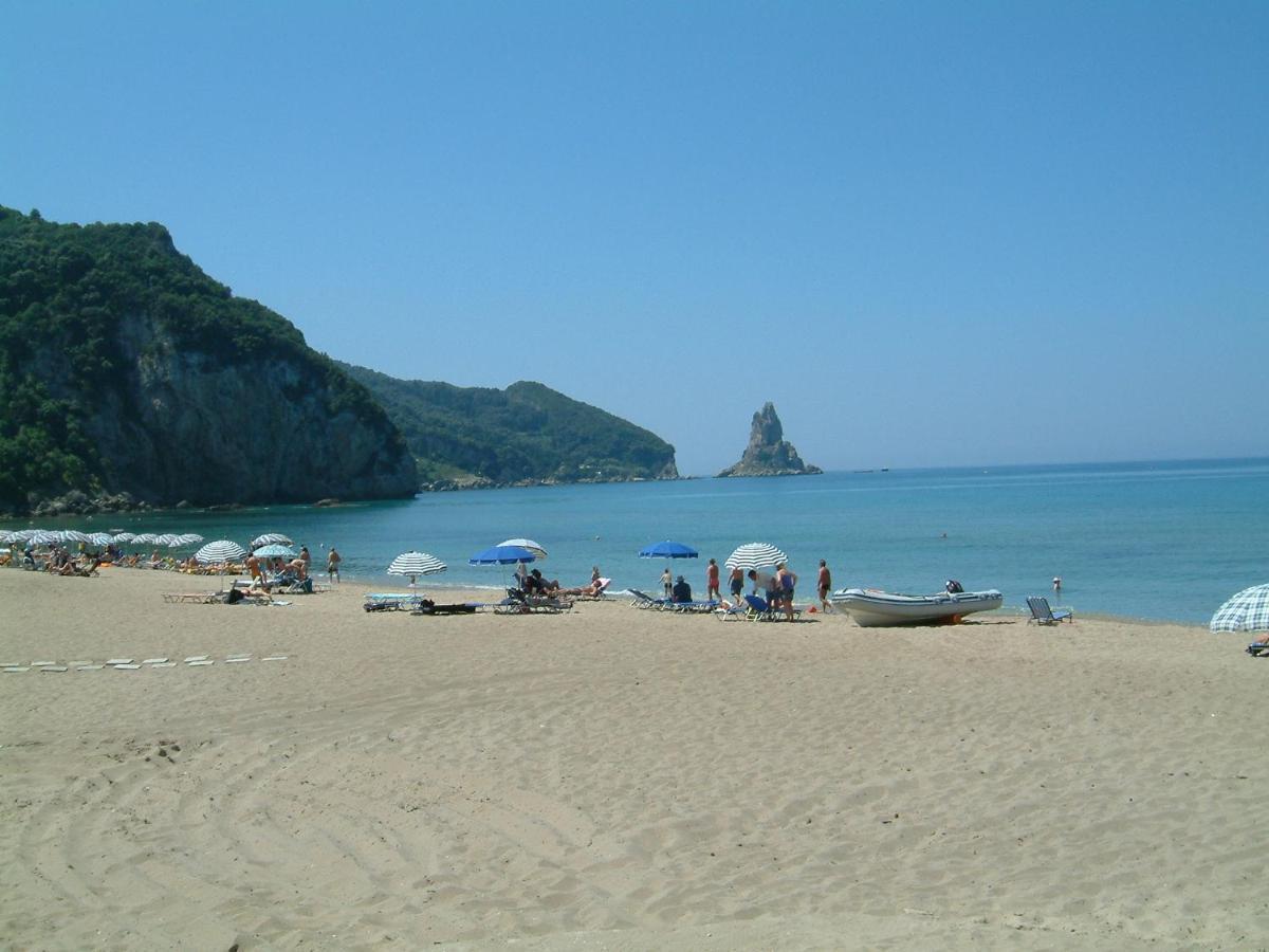 Villa Popi On The Beach Of Agios Gordios Агиос-Гордиос Экстерьер фото